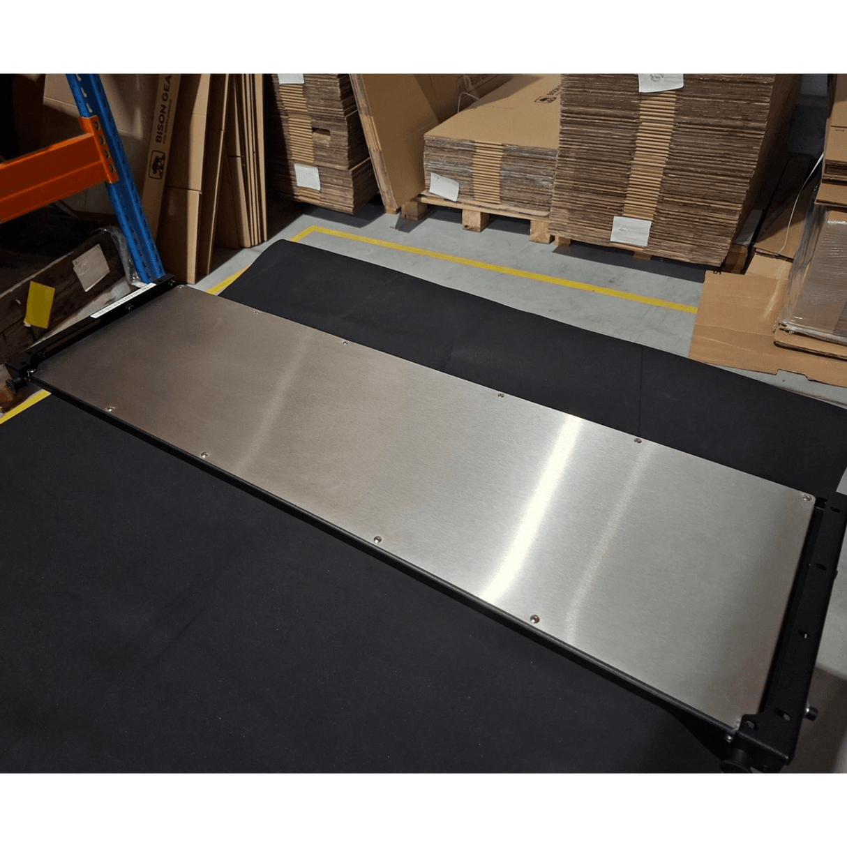 OUTLET: Drop - Down Tailgate Table - Grand Vitara II - Bison Gear