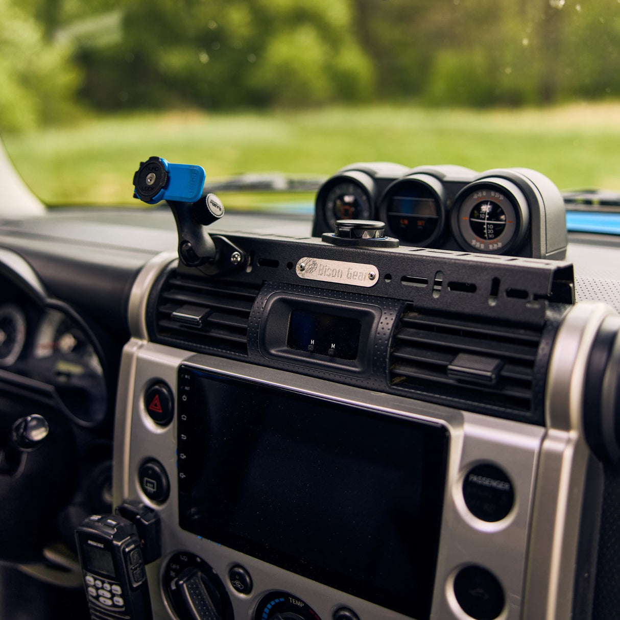 Dash Mounting Platform - FJ Cruiser - Bison Gear