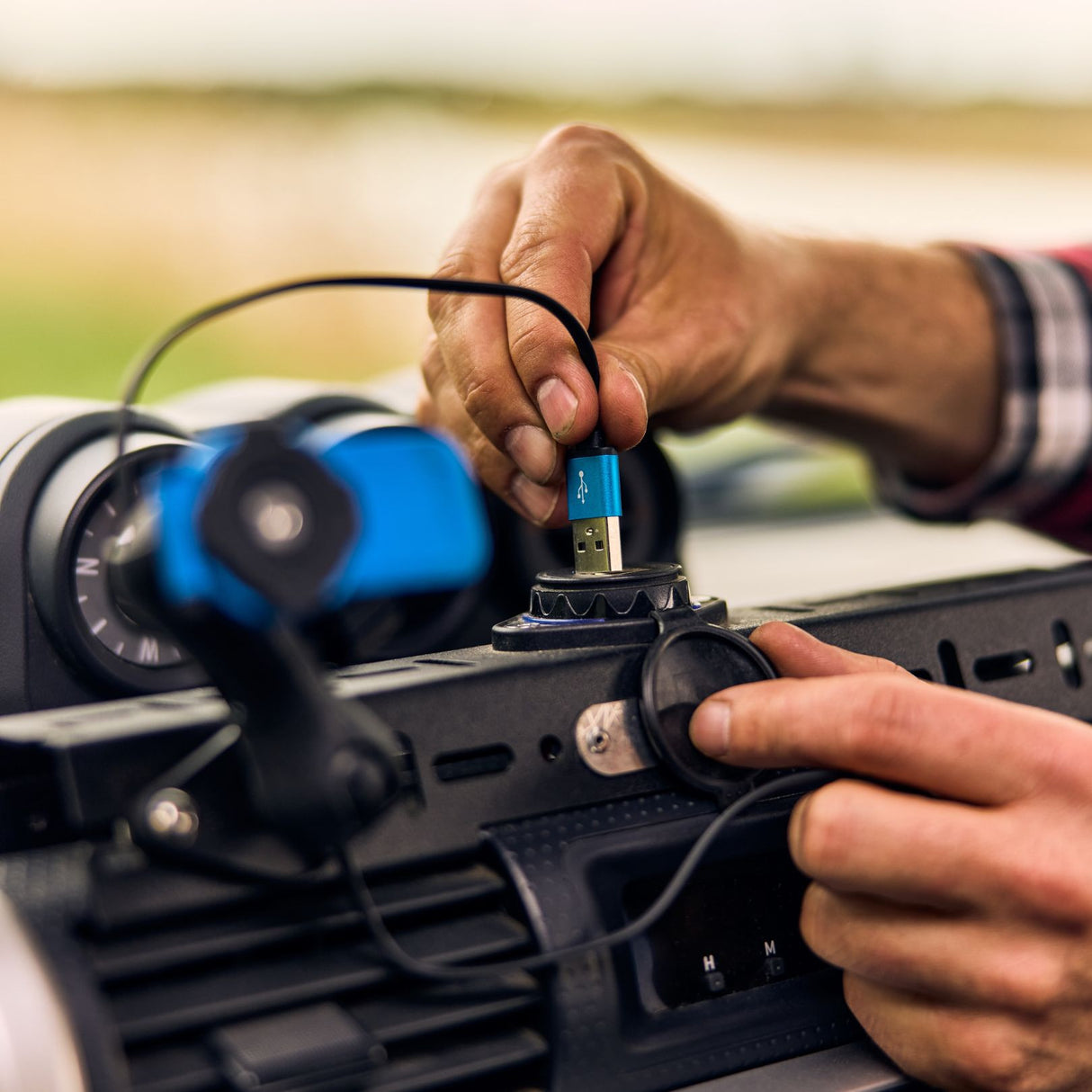 Dash Mounting Platform - FJ Cruiser - Bison Gear