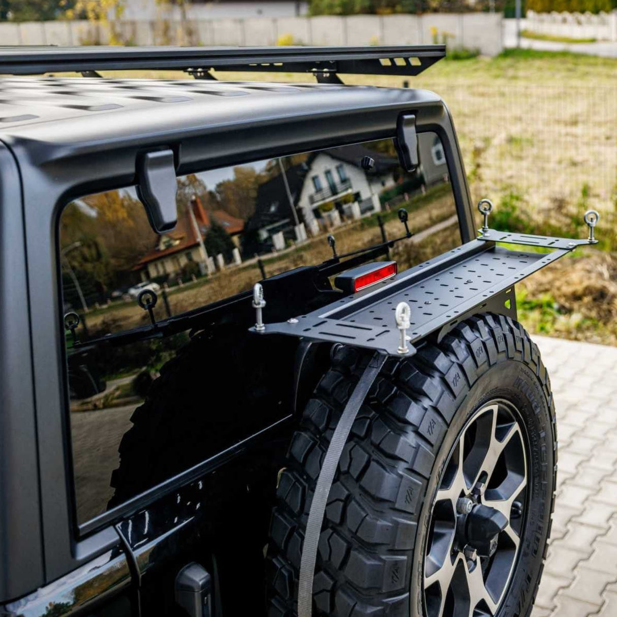 SET: Universal Wheel Mount with Strap and Traction Boards Bracket