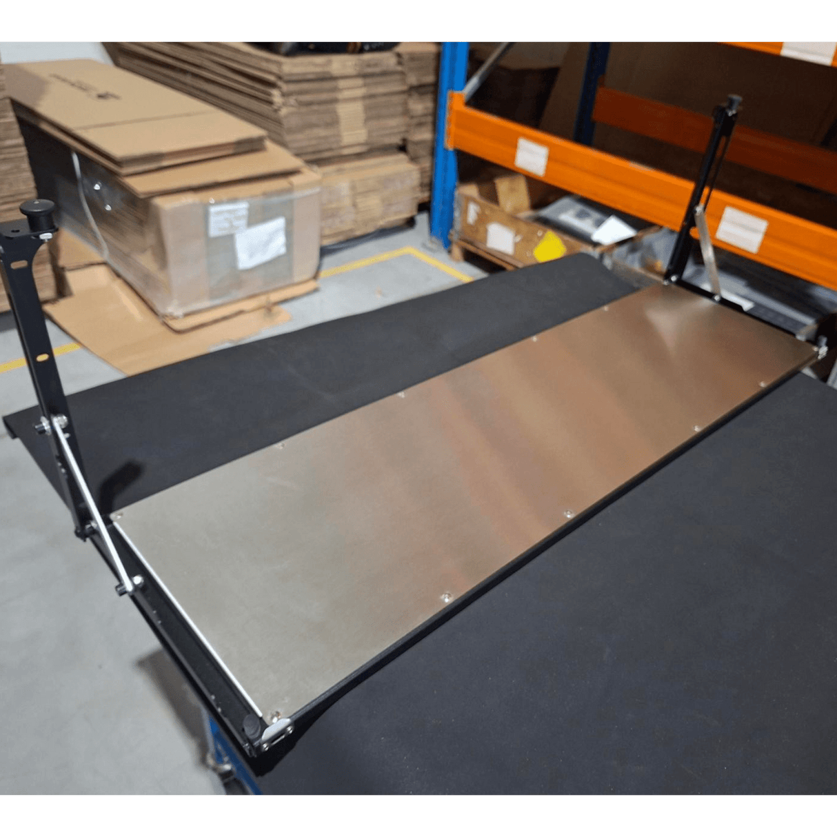 OUTLET: Drop - Down Tailgate Table - Grand Vitara II - Bison Gear