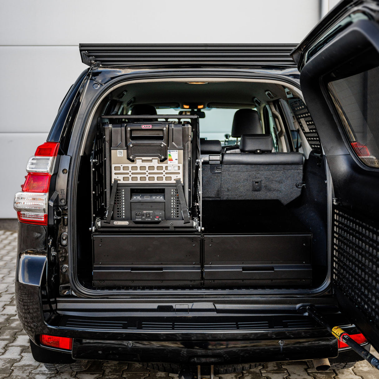 Cargo BOX with Tilting Slider