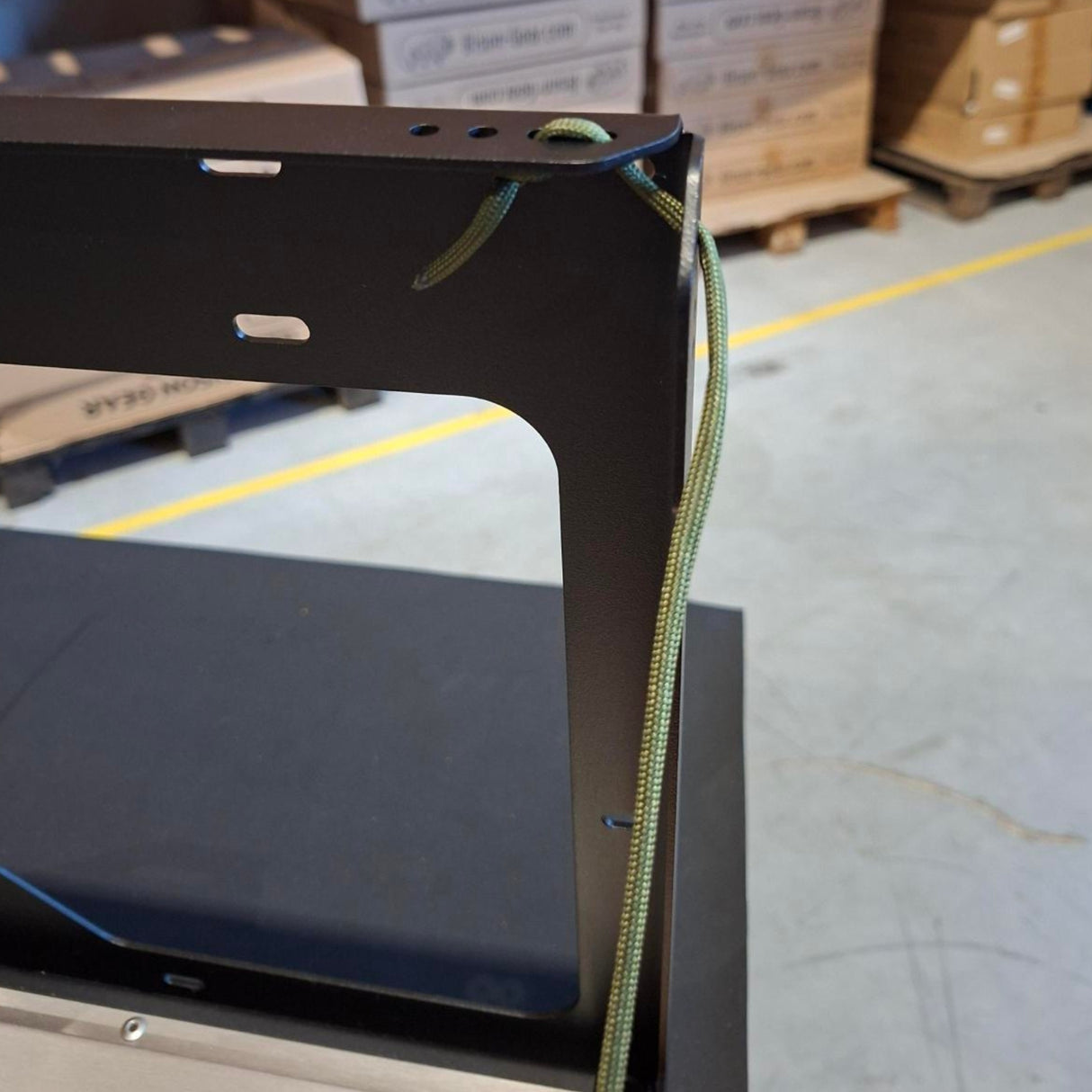 OUTLET: Drop Down Tailgate Table - JEEP Wrangler - Bison Gear