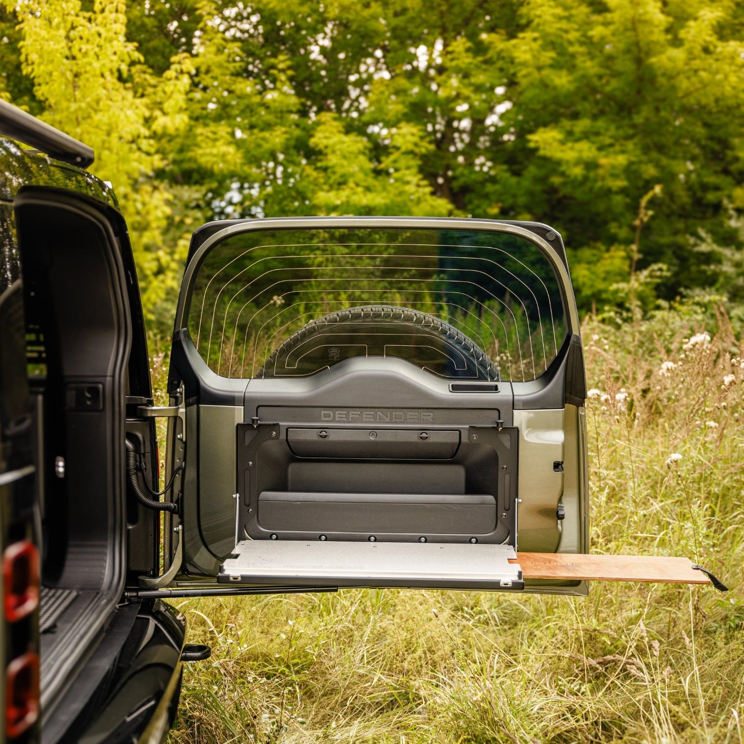 Tailgate Rear End Defender Drop-Down Tailgate Table - Defender (L663) - Bison Gear