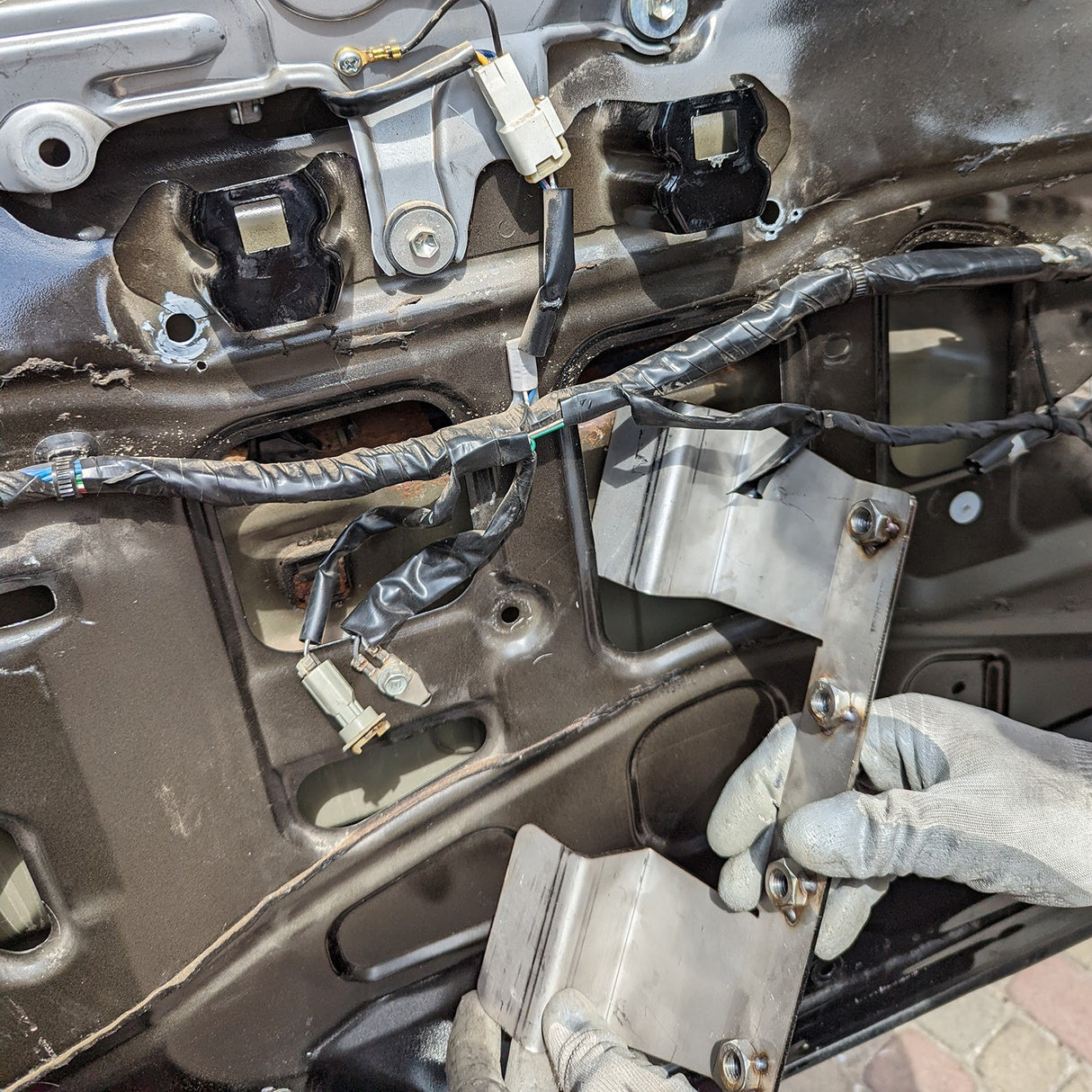 Tire Carrier - LC120/GX470-10-Bison Gear