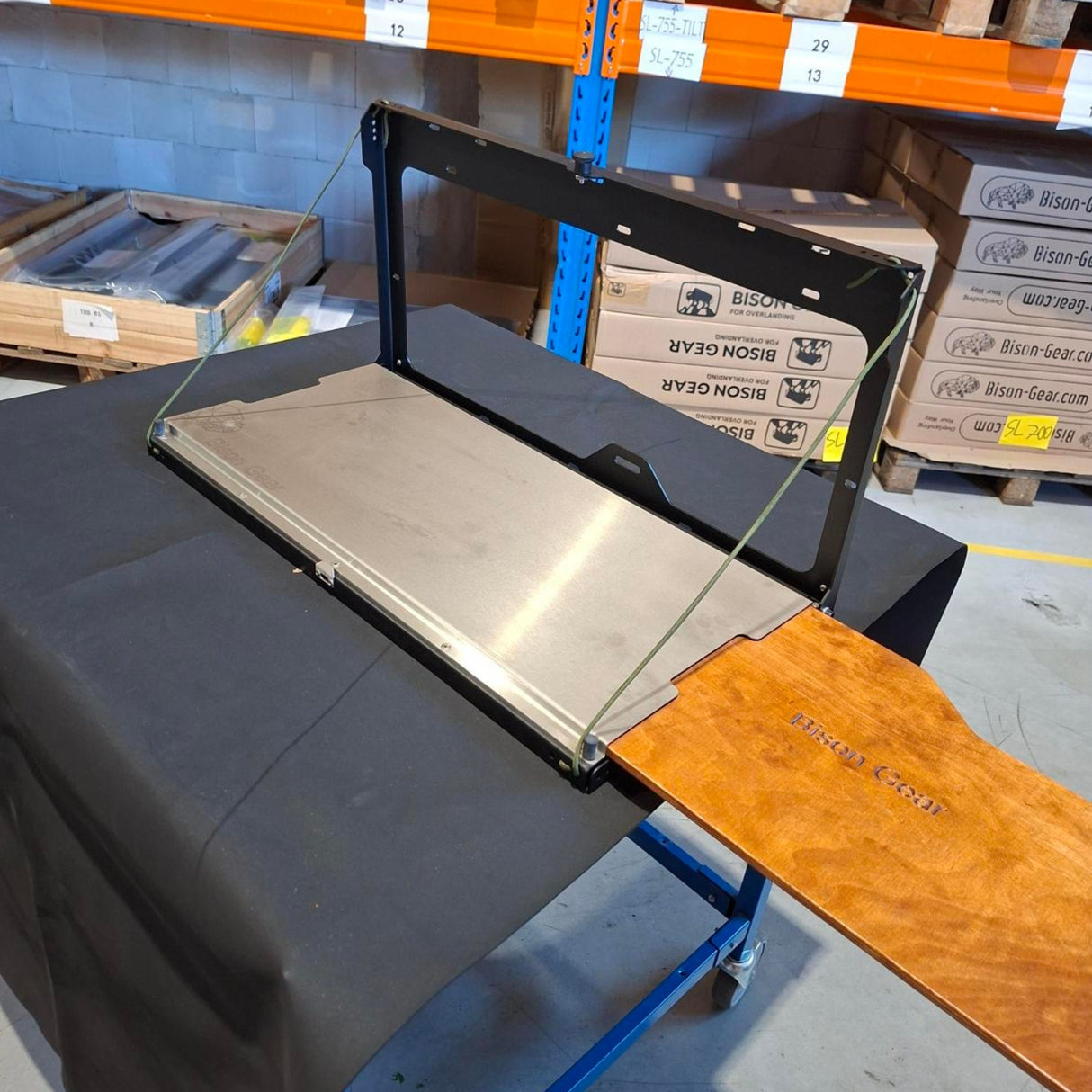 OUTLET: Drop Down Tailgate Table - JEEP Wrangler - Bison Gear