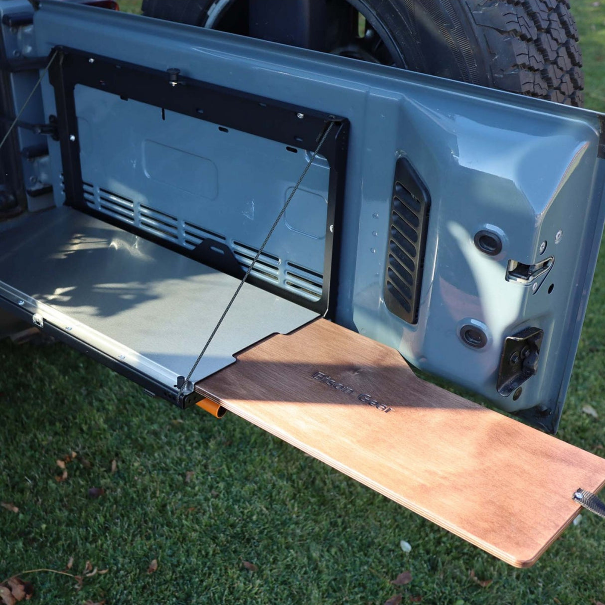 OUTLET: Drop Down Tailgate Table - JEEP Wrangler - Bison Gear