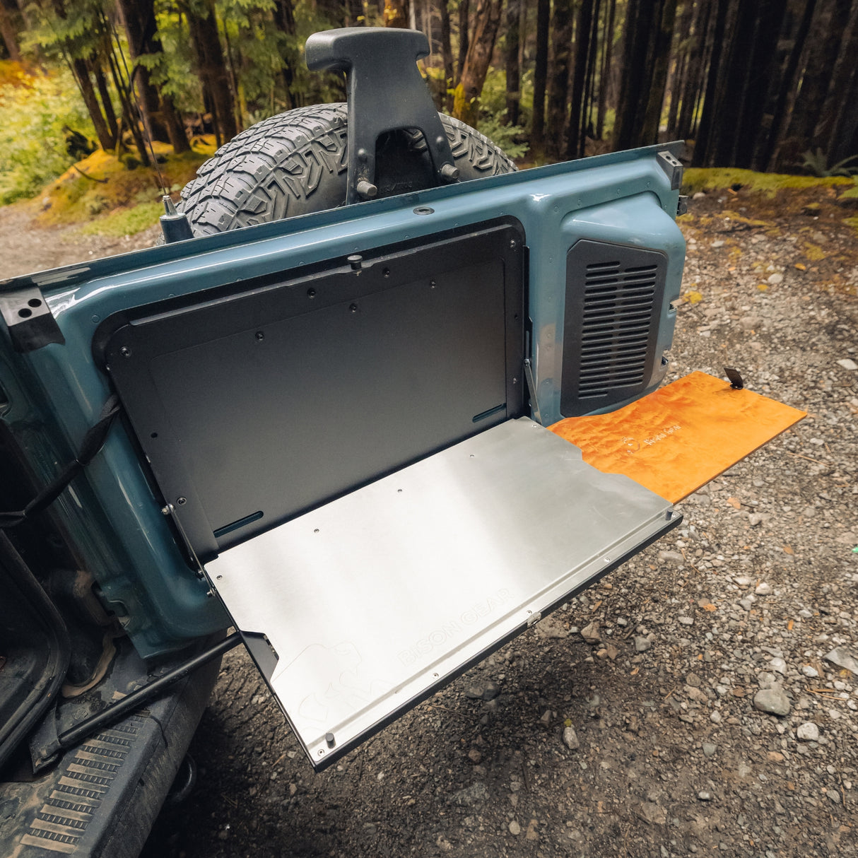 Drop - Down Tailgate Table - Bronco 6G - Bison Gear