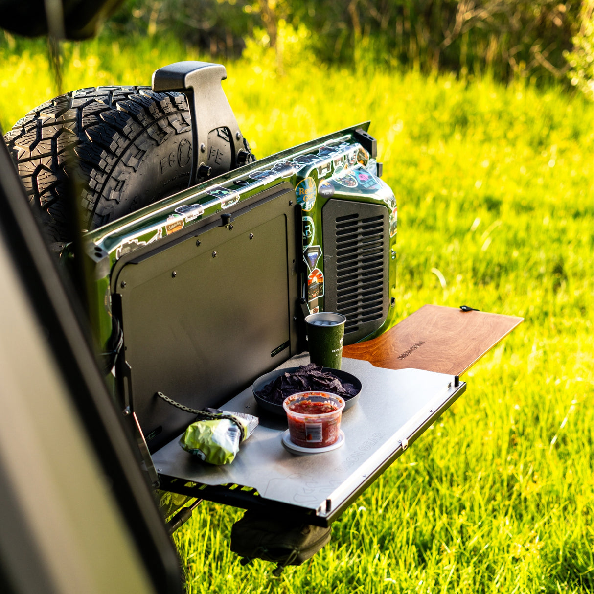 Drop - Down Tailgate Table - Bronco 6G - Bison Gear